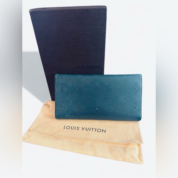 Authentic LOUIS VUITTON Monogram MAHINA Leather Green Wallet organizer With Box - Picture 2 of 10